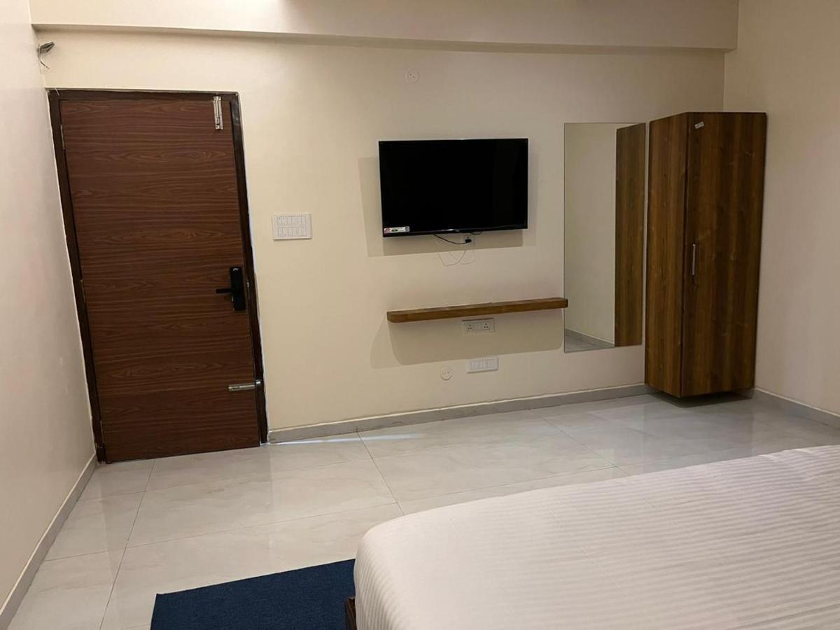 Beach Town Hotel Βιζαχαπατνάμ Εξωτερικό φωτογραφία