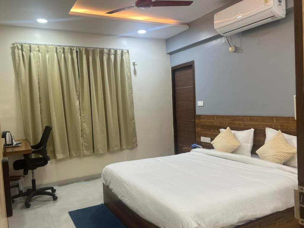 Beach Town Hotel Βιζαχαπατνάμ Εξωτερικό φωτογραφία